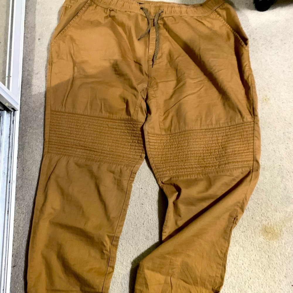 Men’s khaki jogger